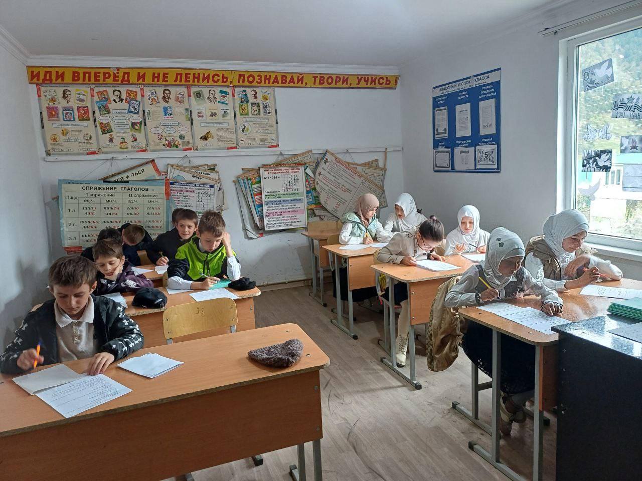 Сегодня, 9 мая коллектив нашей школы принял участие в районном мероприятии ,посвящённом празднованию 79-летия Великой Победы, в мероприятии принял участие ученик нашей школы ,участник СВО Магомедов Жигар#ДеньПобеды#9мая.
