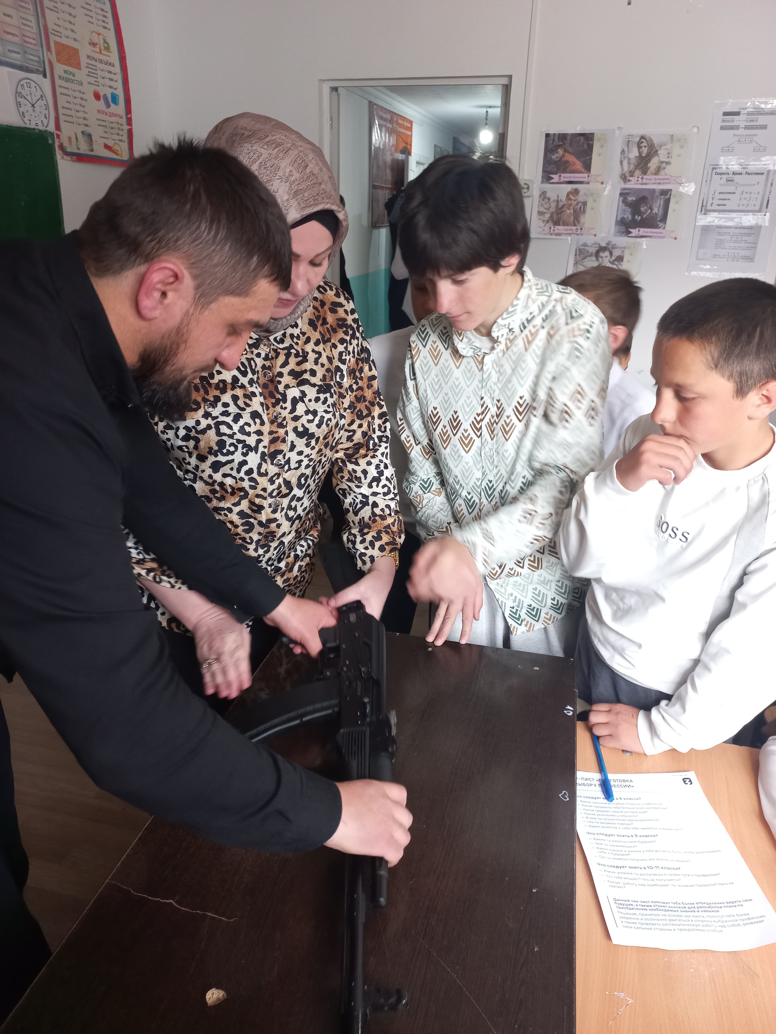 Мастер-класс по начальной военной подготовке прошел в школе с. Гутатли..