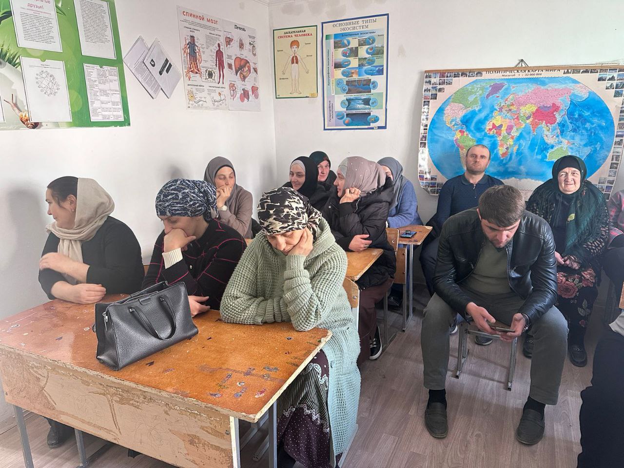 "Роль семьи и школы в духовно-нравственном становлении личности "из цикла лекций "Наши дети -наше будущее ".